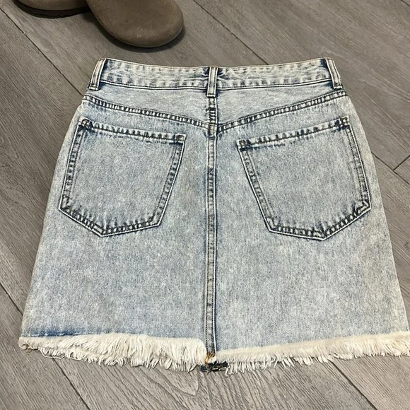 Forever 21 Denim Distressed Skirt - Blue size small - Picture 4 of 7
